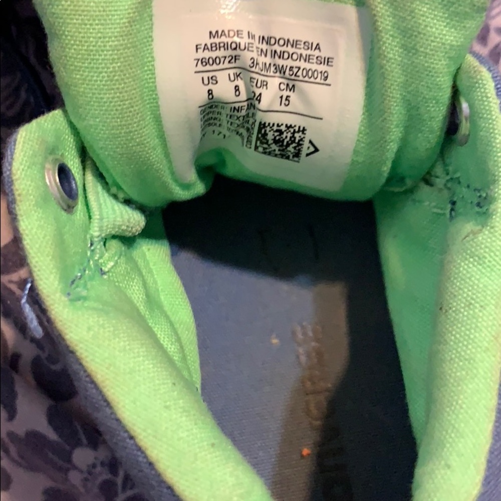 Converse - Picture 2 of 3
